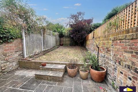 3 bedroom terraced house to rent, Bicknell Road, London, SE5
