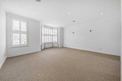 3 bedroom apartment to rent, Montholme Road London SW11