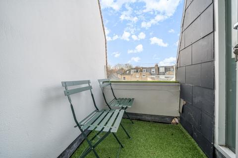 3 bedroom apartment to rent, Montholme Road London SW11