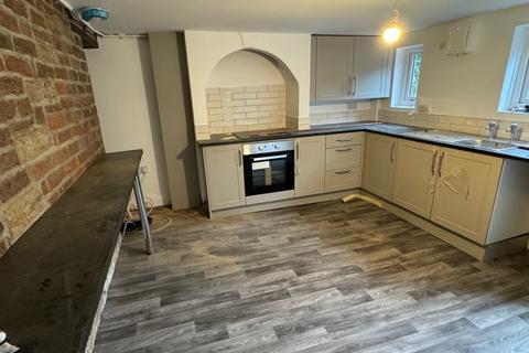 3 bedroom semi-detached house to rent, Manchester Road, Stocksbridge