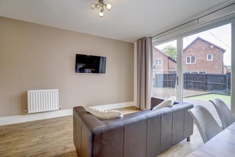 32 Canyon Meadow, Creswell, Worksop, S80 4UQ