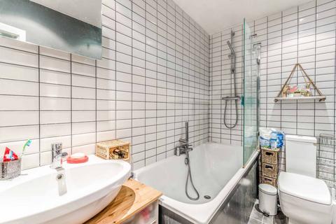 1 bedroom flat for sale, Grosvenor Avenue, Highbury and Islington, London, N5