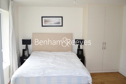 Studio to rent, Commander Avenue, Colindale NW9