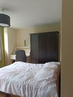 1 bedroom in a house share to rent, Hayward Gardens, London