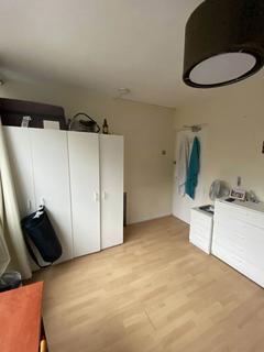 1 bedroom in a house share to rent, Hayward Gardens, London