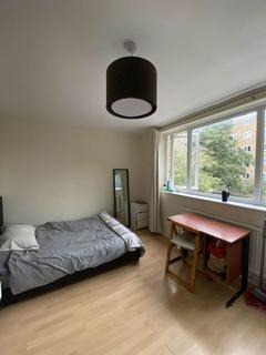 1 bedroom in a house share to rent, Hayward Gardens, London