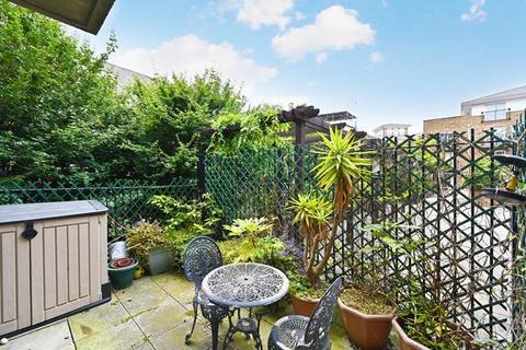 2 bedroom apartment for sale, Lamb Court Narrow Street E14