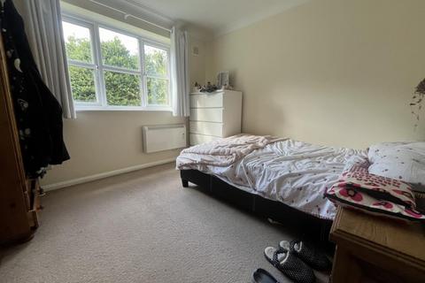 2 bedroom apartment to rent, Woking,  Surrey,  GU21