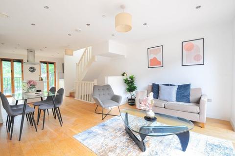3 bedroom house to rent, 3 Bedroom Townhouse – Vimto Gardens, Barrow Street, Salford