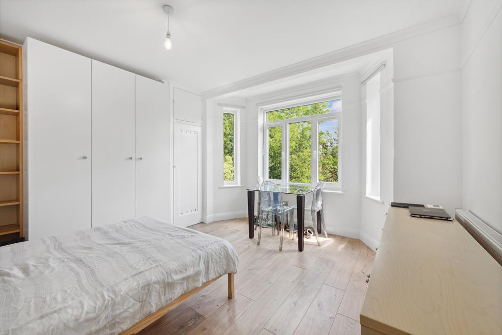 Flat 4, Park Court, Woodside, London, SW19 7 AH (4)