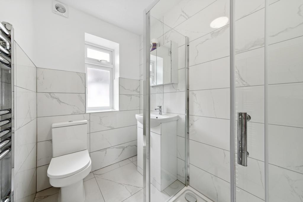Flat 4, Park Court, Woodside, London, SW19 7 AH (1)