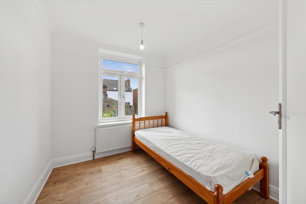 Flat 4, Park Court, Woodside, London, SW19 7 AH (10