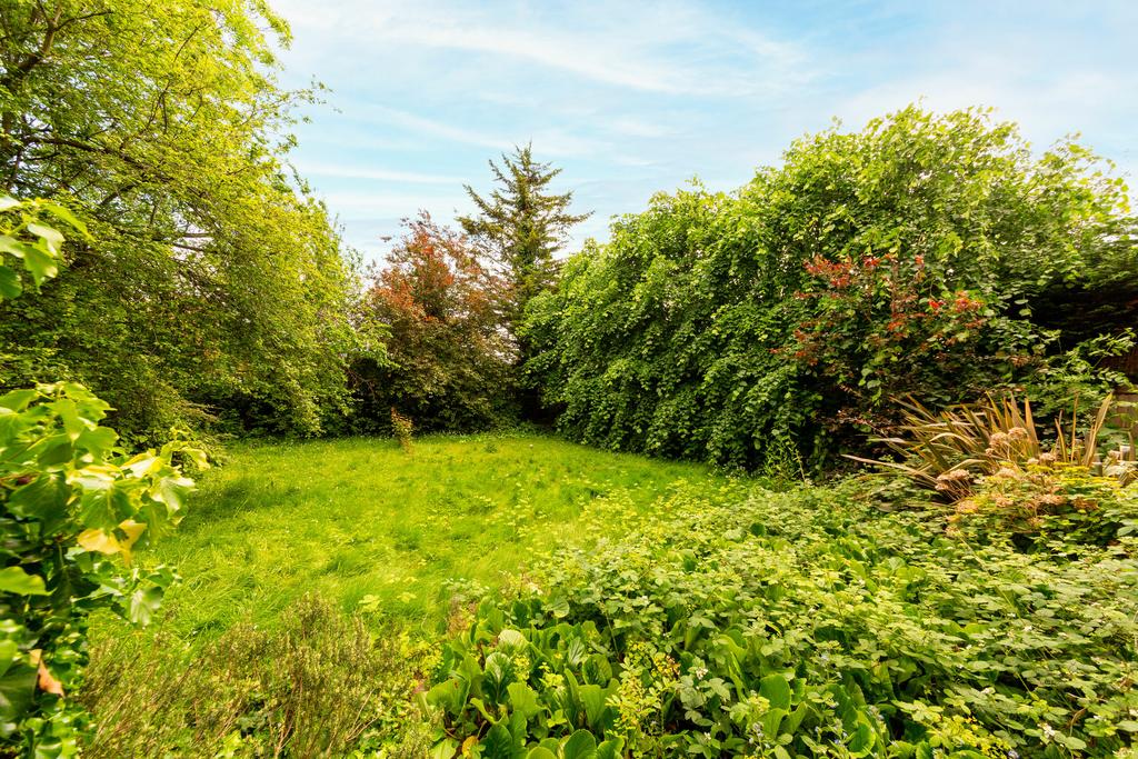 Flat 4, Park Court, Woodside, London, SW19 7 AH (8)