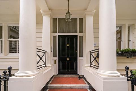 3 bedroom flat to rent, Rutland Gate, London