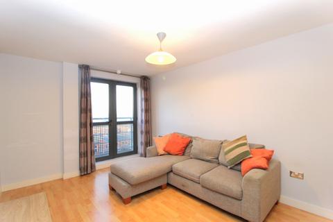 2 bedroom flat to rent, 57 Queens Dock Avenue, Hull HU1
