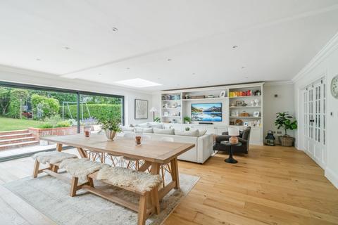 62 Shepherds Way, Rickmansworth, WD3 7NL
