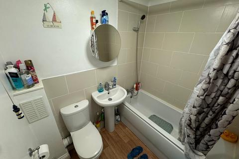 2 bedroom flat to rent, Meredith Road, Portsmouth PO2