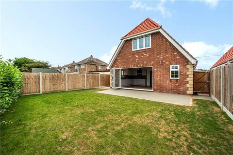 3 bedroom detached house for sale, Main Road, Great Holland, Frinton-on-Sea