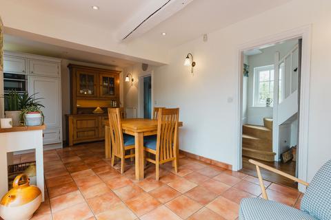 3 bedroom cottage to rent, The Square, Newton Harcourt, LE8