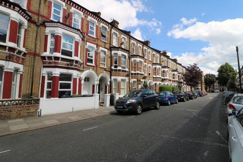 3 bedroom flat to rent, Tremadoc Road, London SW4