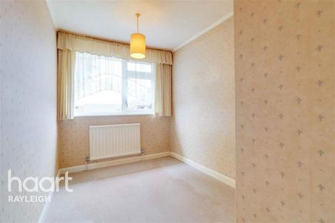 3 bedroom semi-detached house to rent, Hilary Crescent, Rayleigh