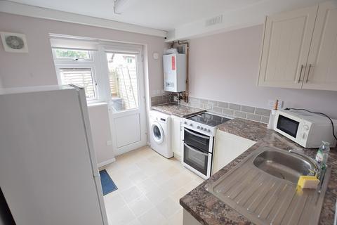 1 bedroom ground floor flat to rent, Buckingham Walk, New Milton, Hampshire. BH25 5UB