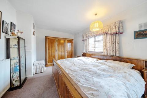 18 Harewood Road, Watford, WD19 7BY