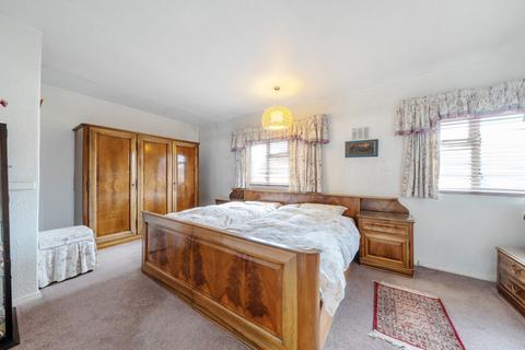 18 Harewood Road, Watford, WD19 7BY