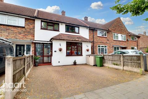 3 bedroom terraced house for sale, Hilldene Avenue, Romford