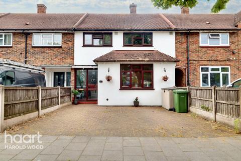 3 bedroom terraced house for sale, Hilldene Avenue, Romford