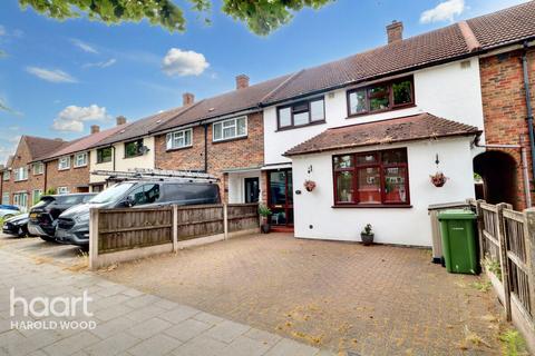 3 bedroom terraced house for sale, Hilldene Avenue, Romford