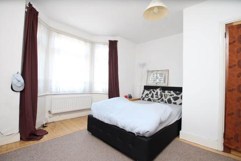 3 bedroom end of terrace house for sale, Sussex Road, Watford