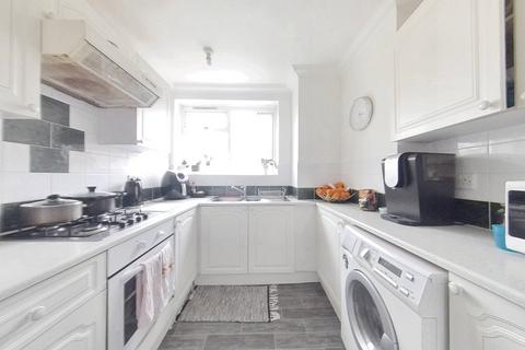 2 bedroom apartment to rent, Vermont Road, London SW18