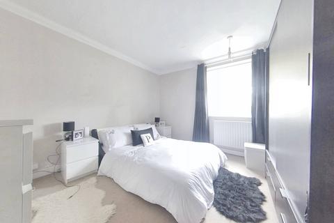 2 bedroom apartment to rent, Vermont Road, London SW18