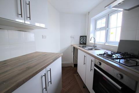 2 bedroom end of terrace house for sale, Badshot Lea Road, Farnham GU9