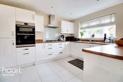 5 bedroom detached house for sale, Lacewing Drive, Bedford