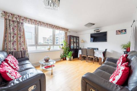 3 bedroom flat to rent, Parkham Street, Battersea, London, SW11