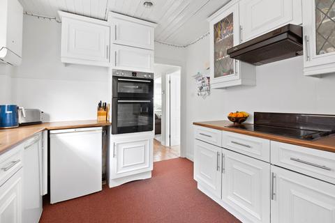11 Warenne Road, Fetcham, Leatherhead, KT22 9TX