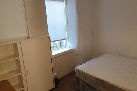 3 bedroom flat to rent, 10 Fleuchar Street, ,