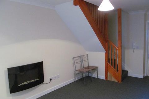 1 bedroom maisonette to rent, Holton Road, Barry