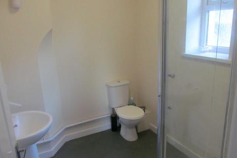 1 bedroom maisonette to rent, Holton Road, Barry