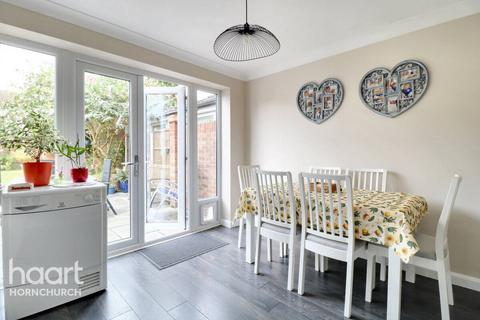 12 Ashby Close, Hornchurch, RM11 3QR