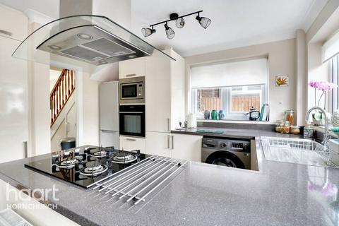 12 Ashby Close, Hornchurch, RM11 3QR