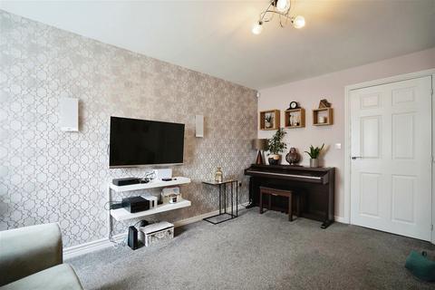 3 bedroom semi-detached house for sale, Larch Avenue, Castleford WF10