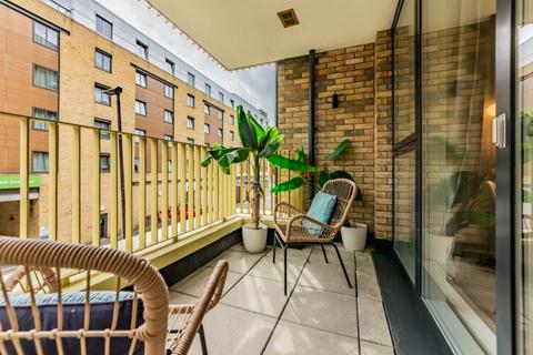 2 bedroom apartment for sale, Plot B01.03, Apartment at The Moorings, Commerce Road TW8