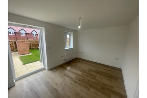 2 bedroom terraced house to rent, Oaklands Drive, North Petherton TA6