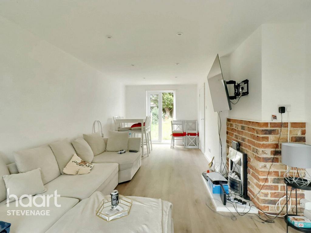 Harvey Road, Stevenage 2 bed terraced house for sale £300,000
