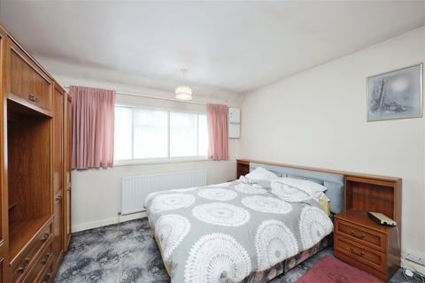 12 Denbigh Drive, Hayes, UB3 1QE