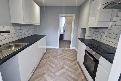 2 bedroom flat to rent, Western Road, Bexhill-on-Sea TN40