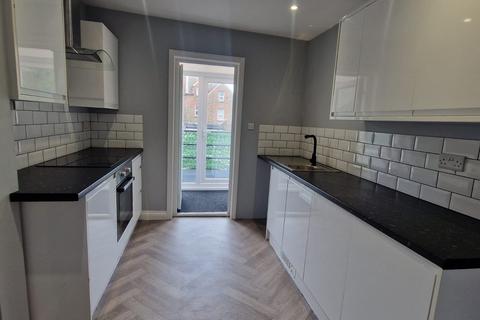 2 bedroom flat to rent, Western Road, Bexhill-on-Sea TN40